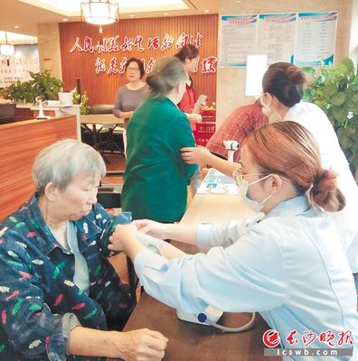 長(zhǎng)沙芙蓉區(qū) 織密養(yǎng)老服務(wù)網(wǎng)，托起幸福“夕陽(yáng)紅”